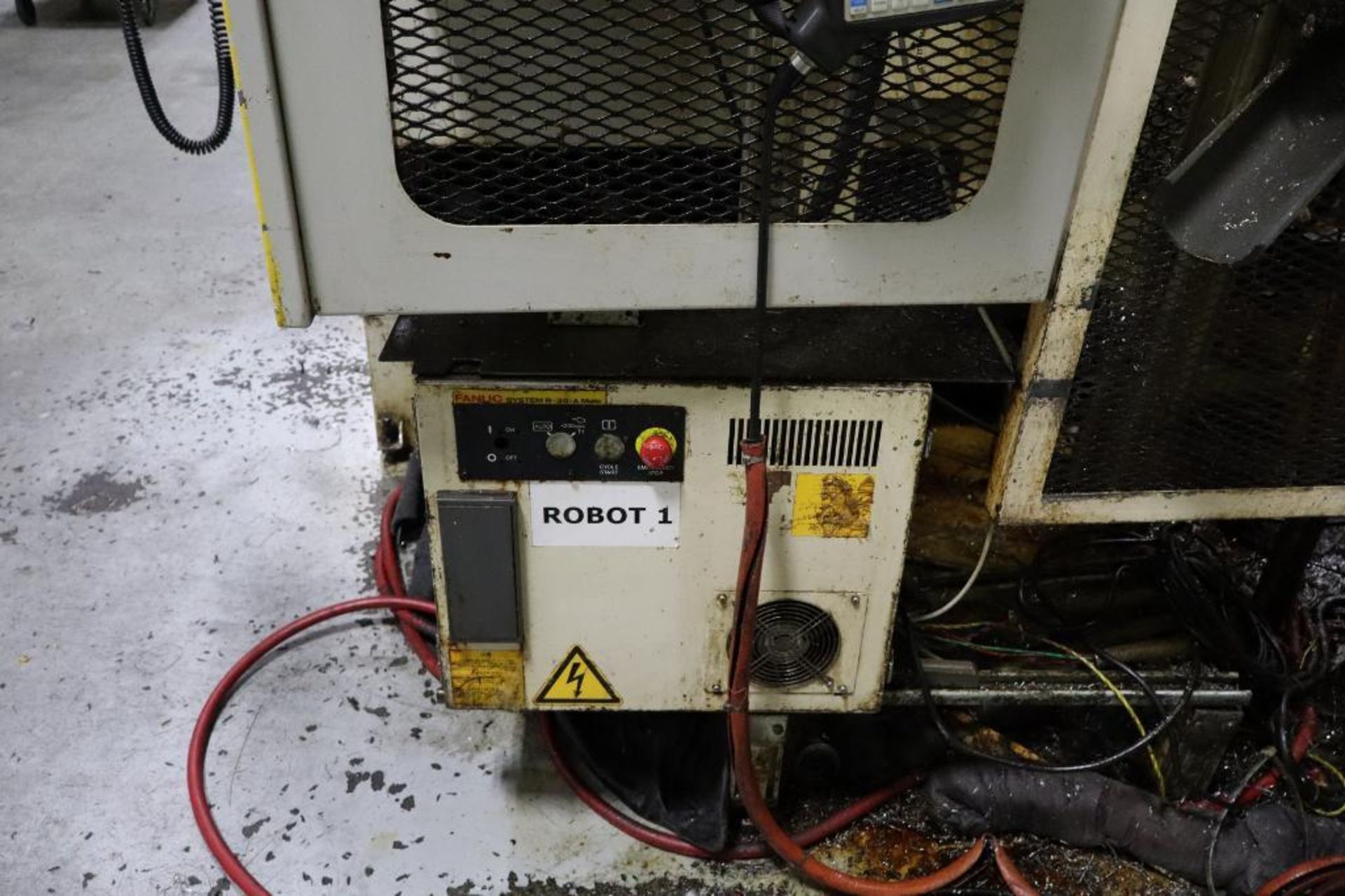 Fanuc D14SiA5 Robo Drill Type A04B S/N P144YC275 DOM 2014 with Teach Pendant and Control Cabinet - Image 4 of 6