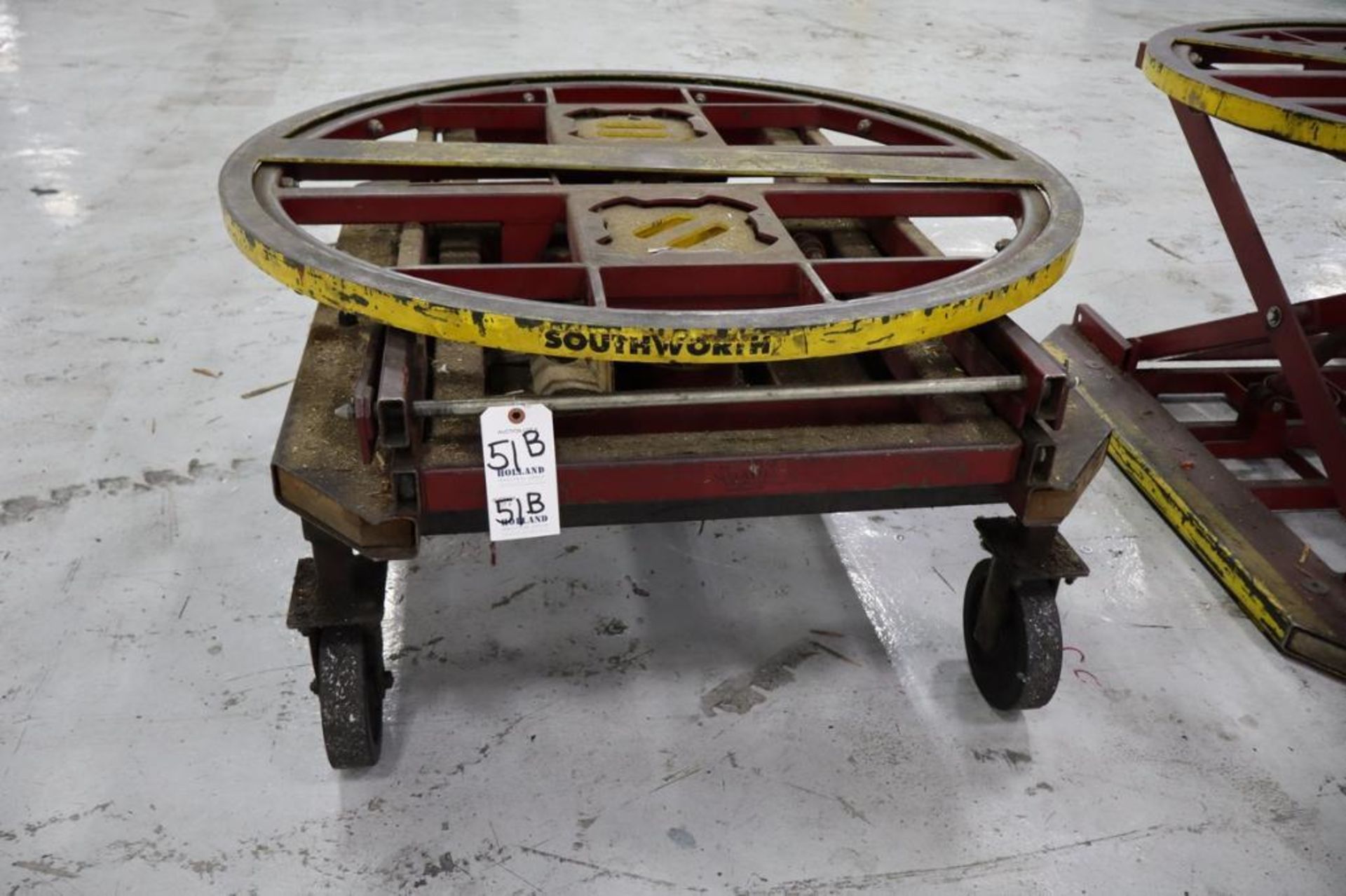 Southworth Spring Accutuated Pallet Positioner, 4000 Lb. Capacity, 42" Diameter Carousel with Wheele