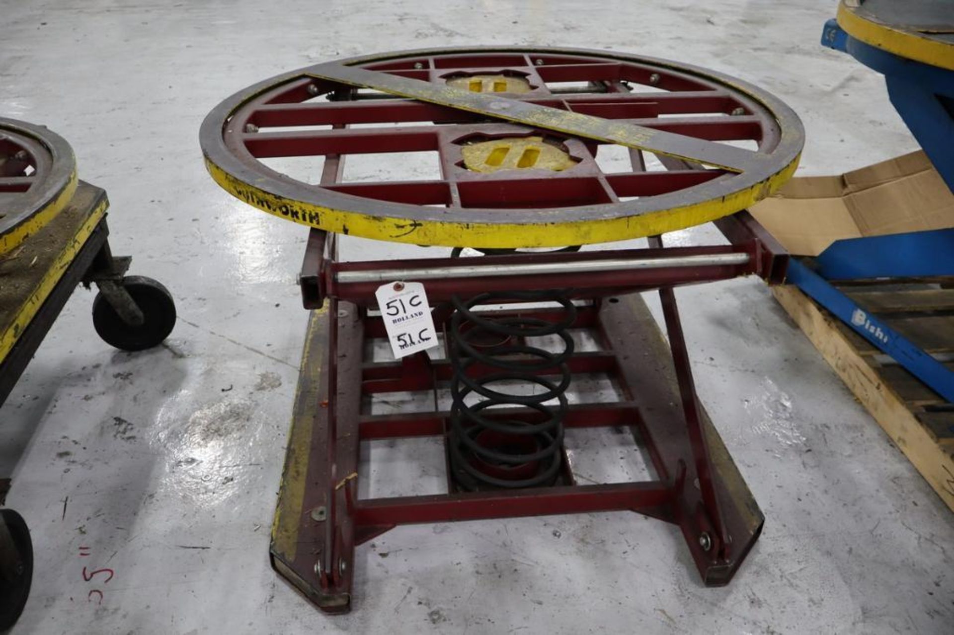 Southworth Spring Accutuated Pallet Positioner, 4000 Lb. Capacity, 42" Diameter Carousel