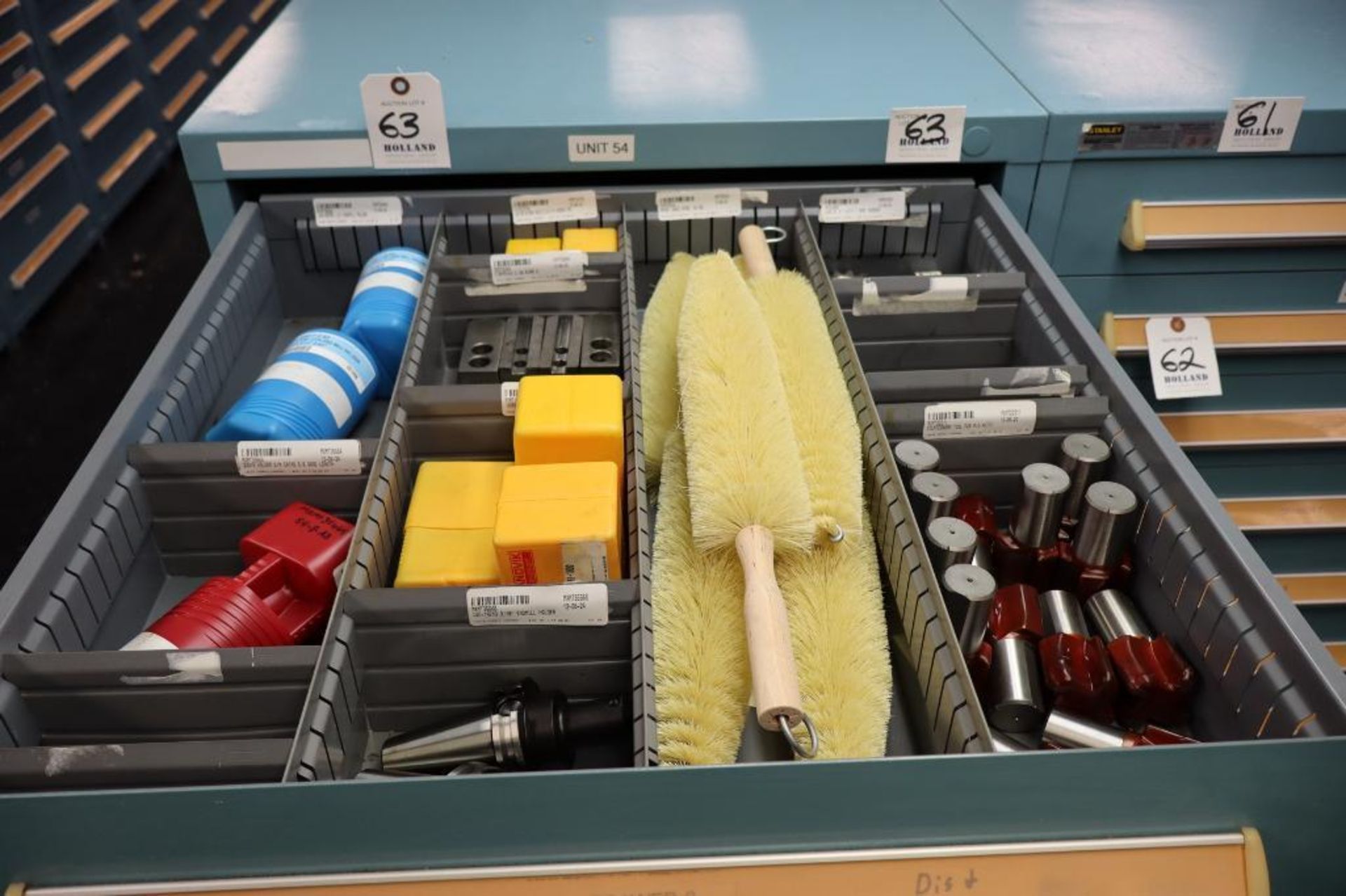 Contents of Cabinet to Include Sandvick Tool Holders and Tools, End Mill Taper 40 Tool Holders, Seco - Image 3 of 8