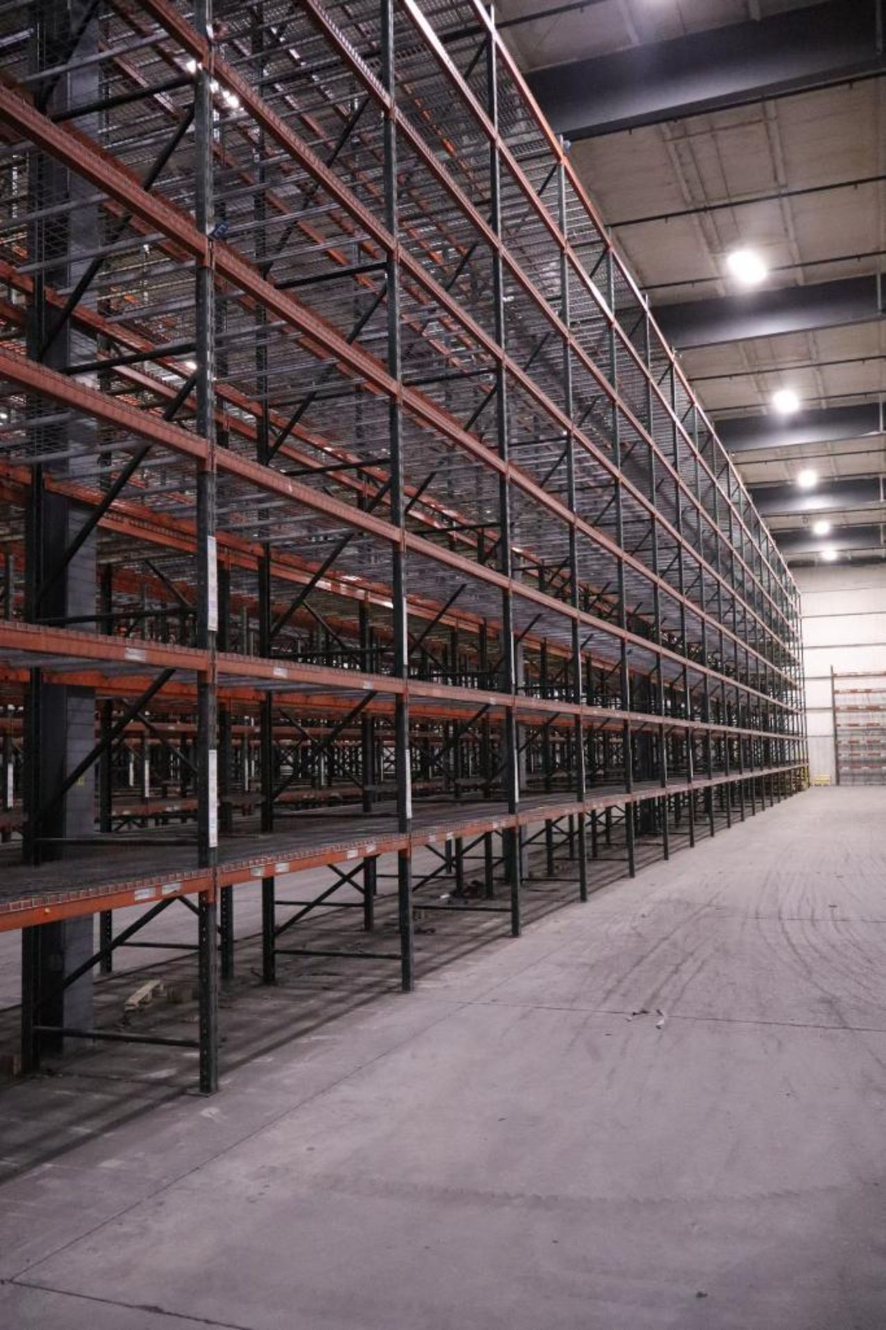 (38) Ridg-U-Rack RUR H43 Pallet Racking Sections, 32' Uprights, 8' Beams, Slotted Style, XL Footplat - Image 2 of 2