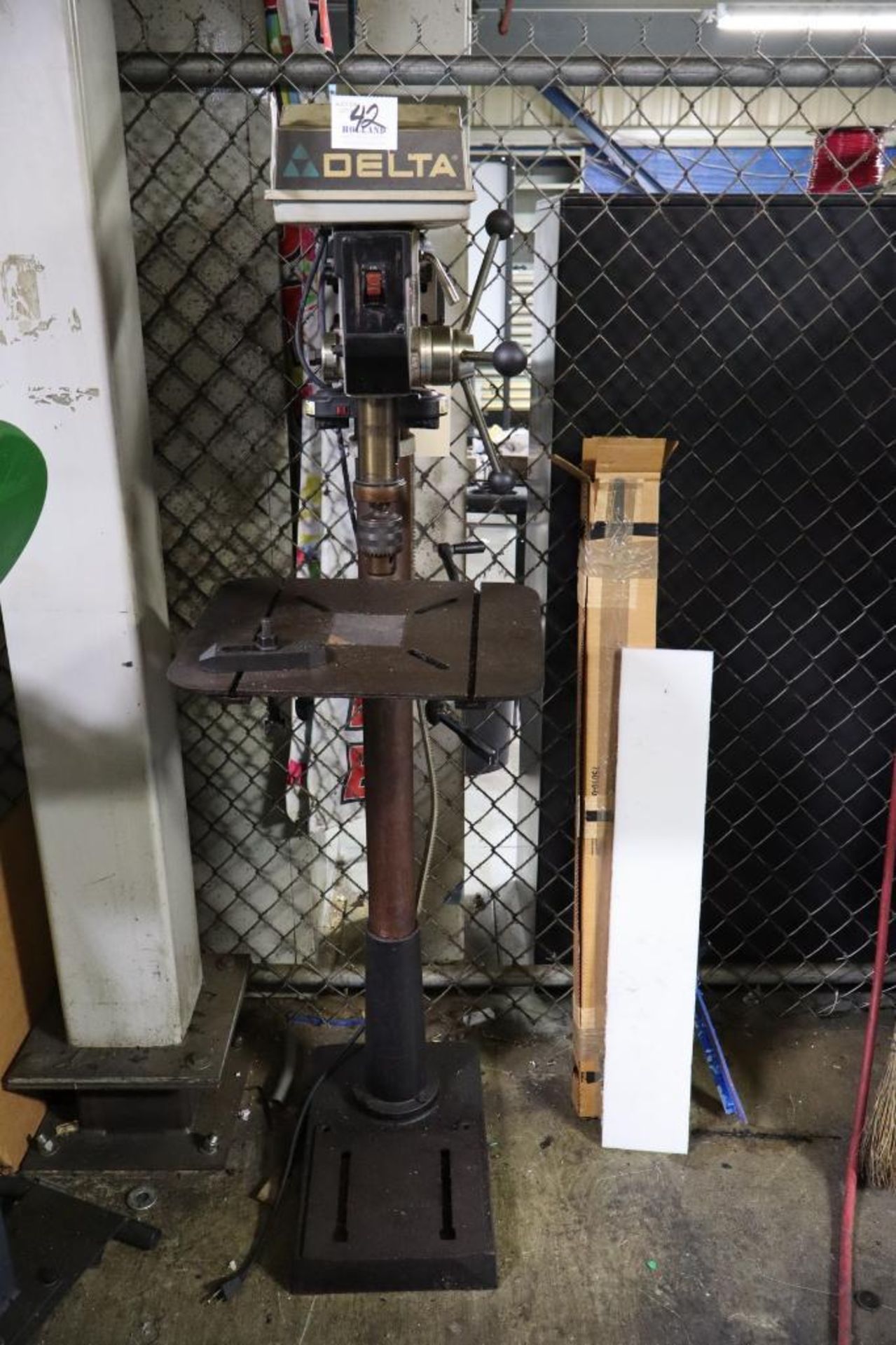 Delta 17-950L 17" Drill Press, 16" x 16" Slotted Table, 120V