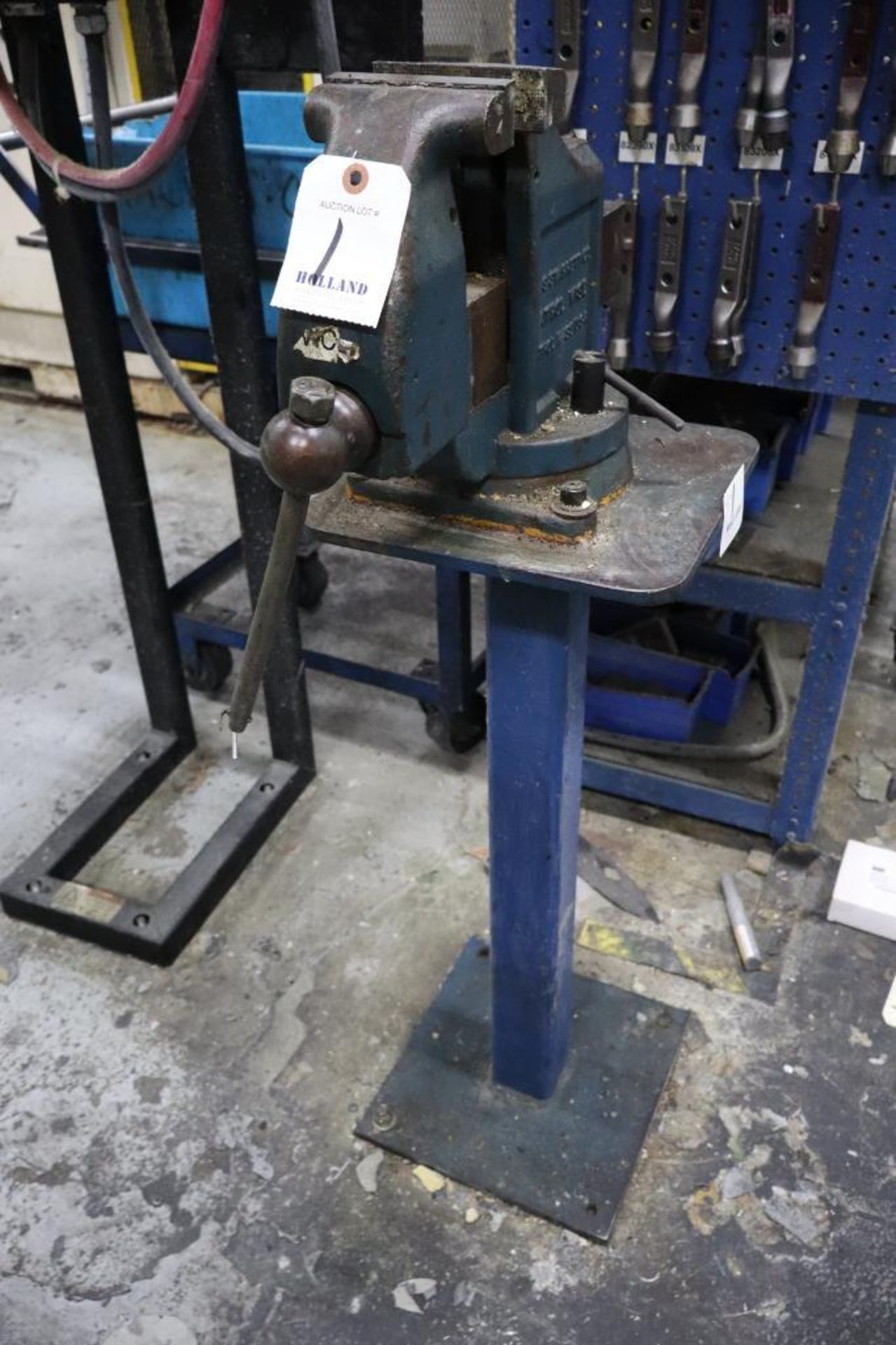 LS Starrett/ Athol 624-1/2 Swivel Base 4 1/2" Jaw Vise with Pedestal
