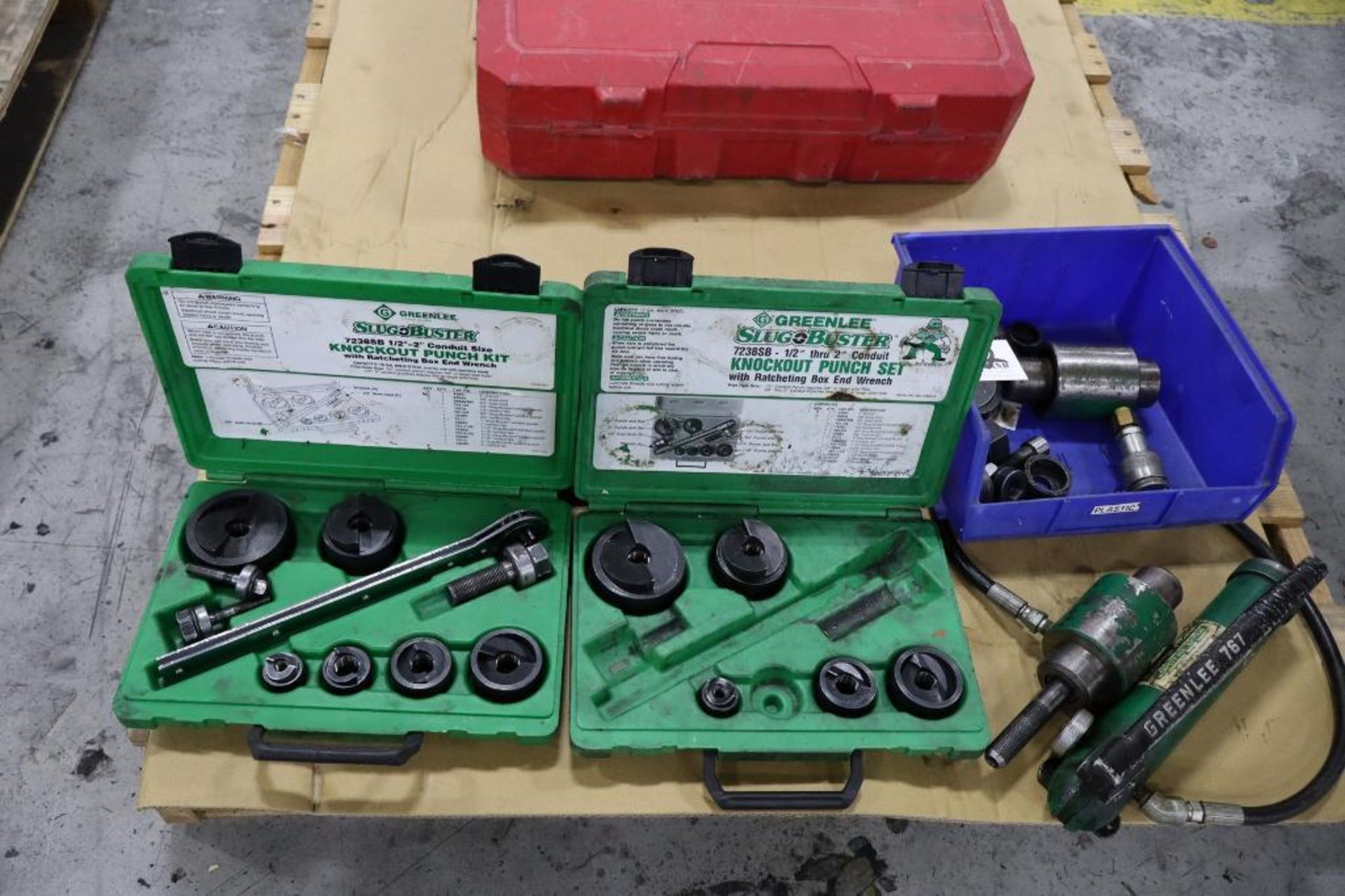 Greenlee 767 Hydraulic Pump with Assorted Slug buster Tooling - Image 2 of 3