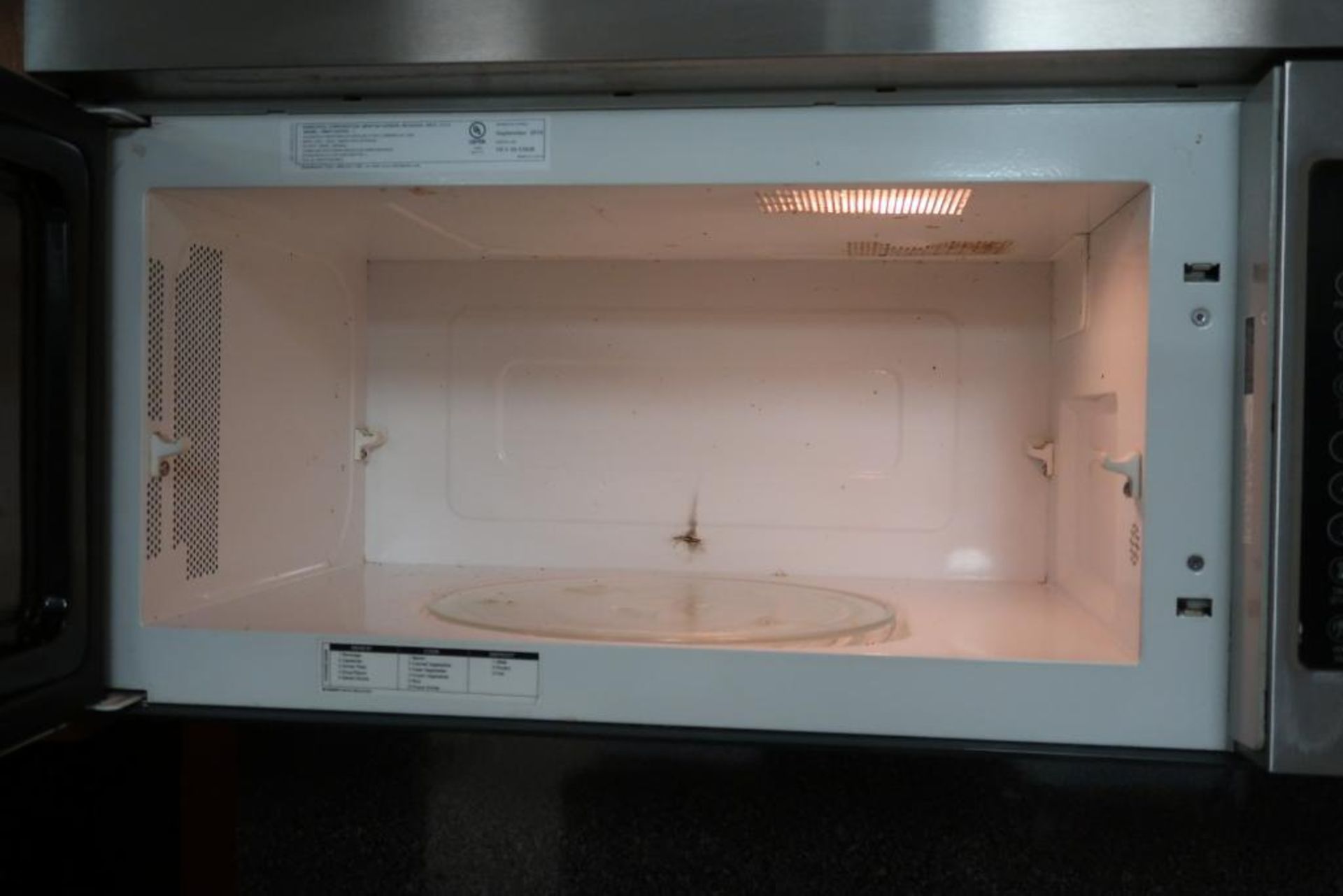 Whirlpool WMH1164XWS-2 S/S 1000W Microwave - Image 2 of 3