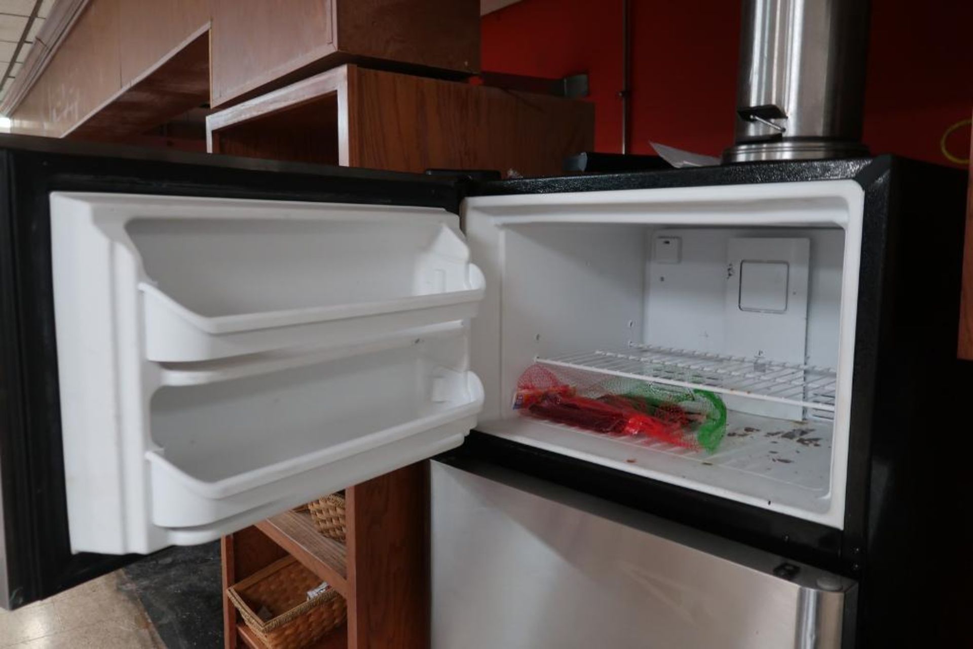 Frigidaire FFTR1814QS7B S/S Refrigerator - Image 2 of 4