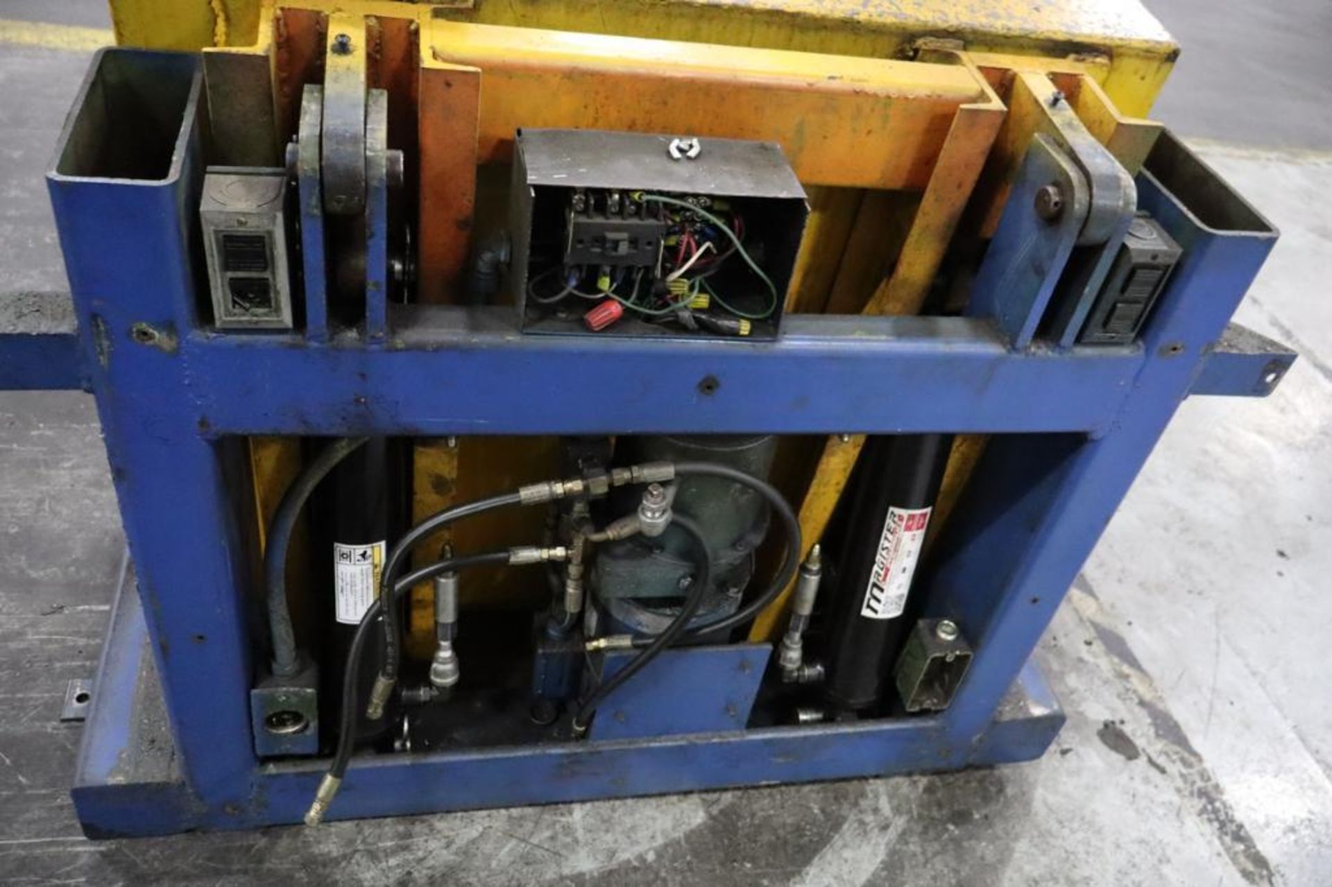 Pentalift 4000 Lb Capacity Tilt Table - Image 2 of 2