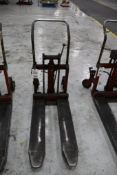 Bishamon LV-50 Pallet Jack with 32