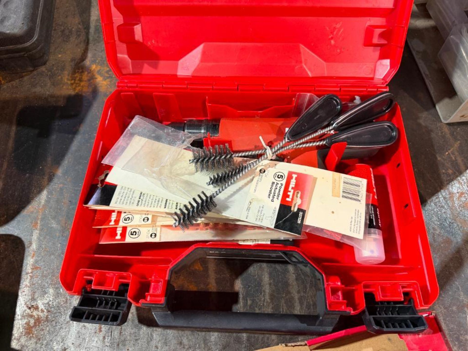 Row of Tools - Image 2 of 9