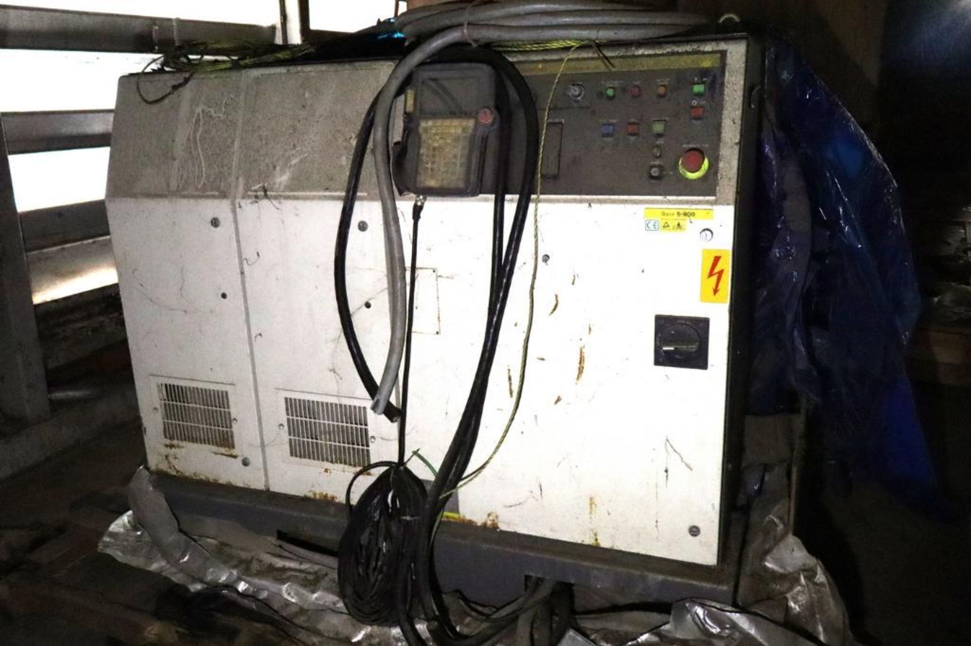 Fanuc DYU 3000/2600 6-Axis Robotic Arm with Fanuc A05B Control Cabinet S/N E96Z00190 (In Crate) - Image 4 of 6