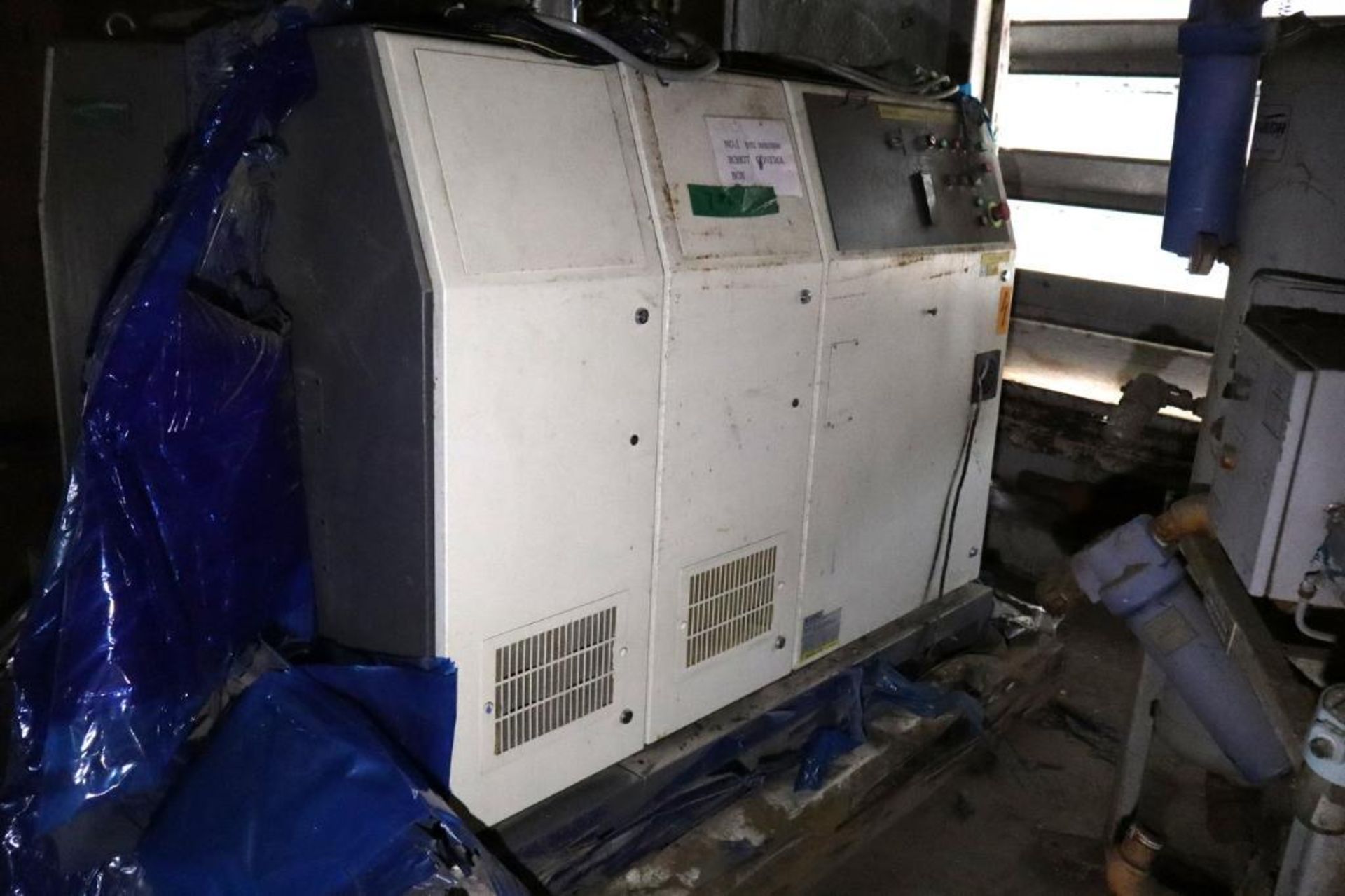 Fanuc DYU 3000/2600 6-Axis Robotic Arm with Fanuc A05B Control Cabinet S/N E96Z00007 (In Crate) - Image 6 of 8