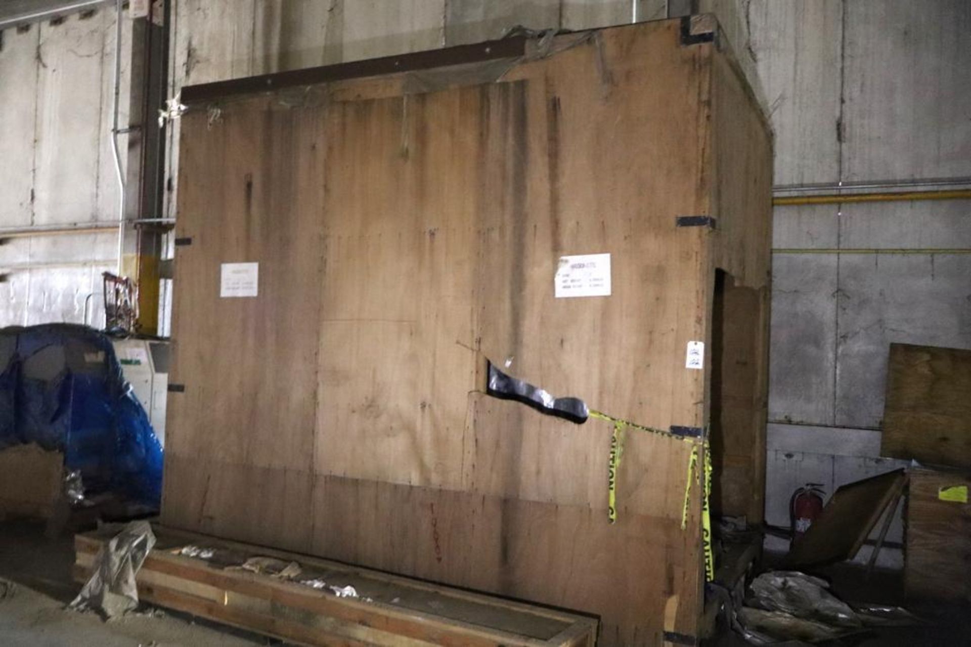 Fanuc DYU 3000/2600 6-Axis Robotic Arm with Fanuc A05B Control Cabinet S/N E96Z00007 (In Crate) - Image 5 of 8