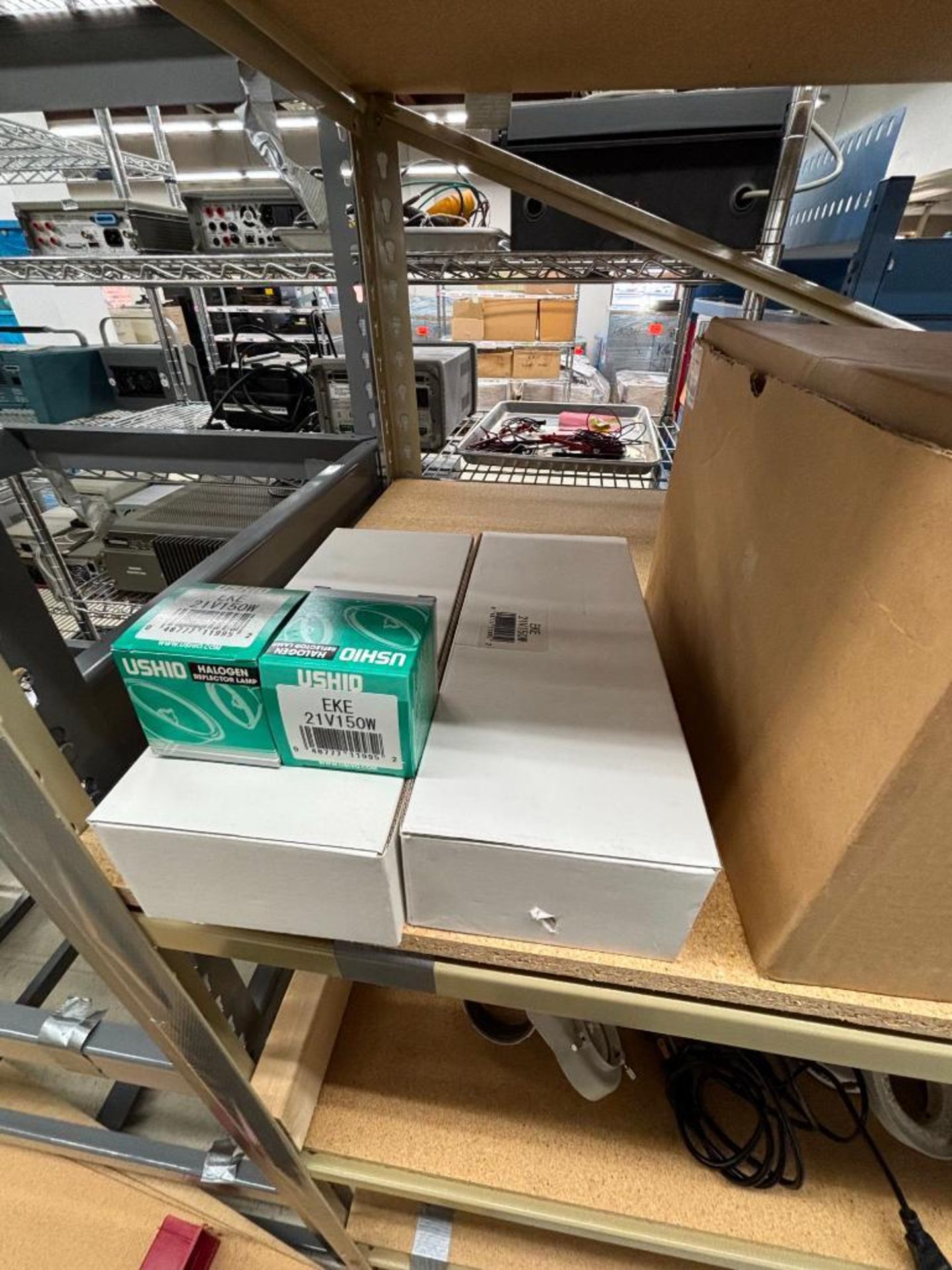 (2) AM Scopoe Lights, (3) Fiber Optic Illumiators, (One is Unused in Box), (18) Halogen Reflector La - Image 5 of 6