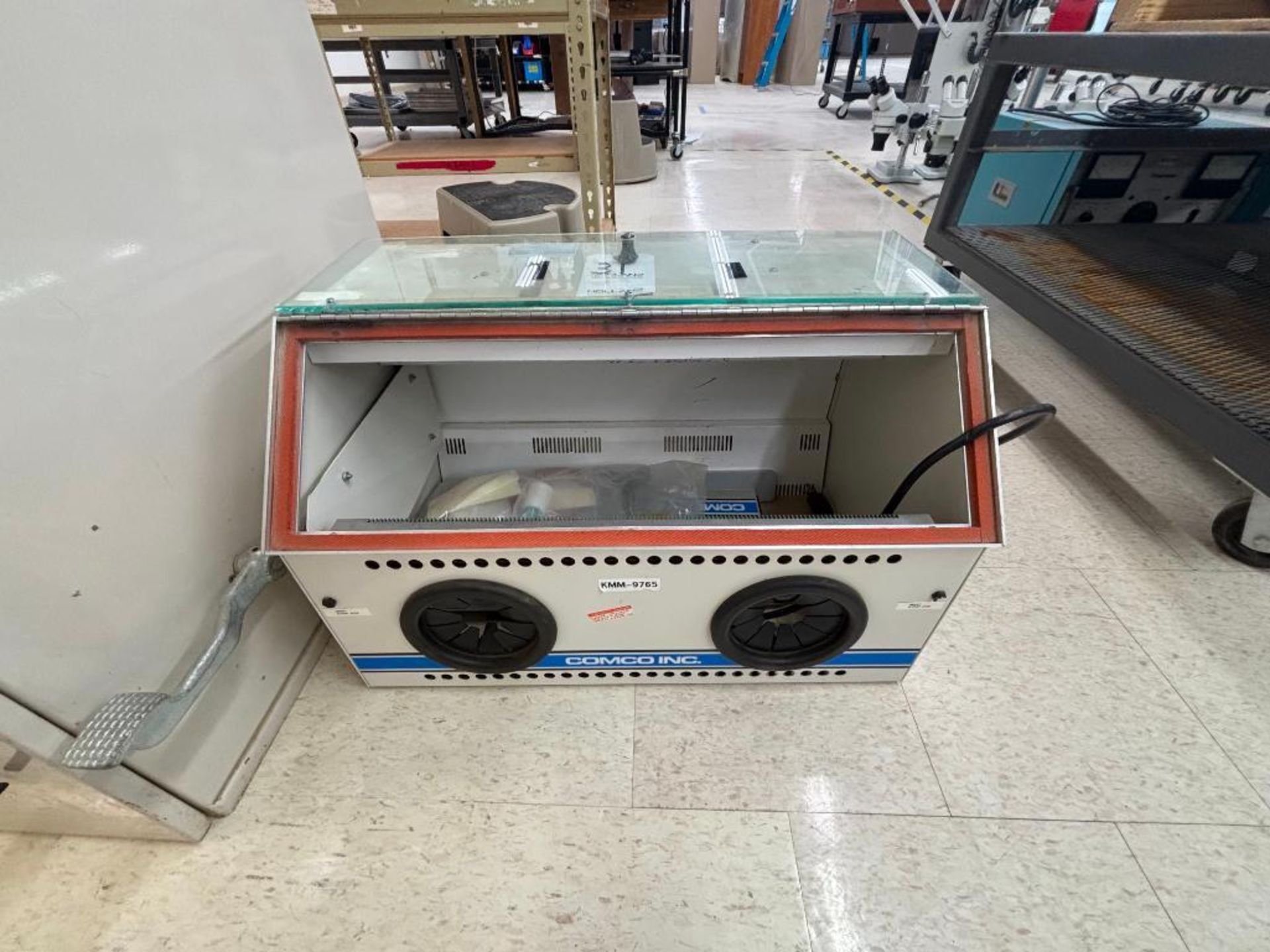 Comco Sand Blast Box with Reclaim Unit, Model WS 2200-3, 115 - Image 2 of 8