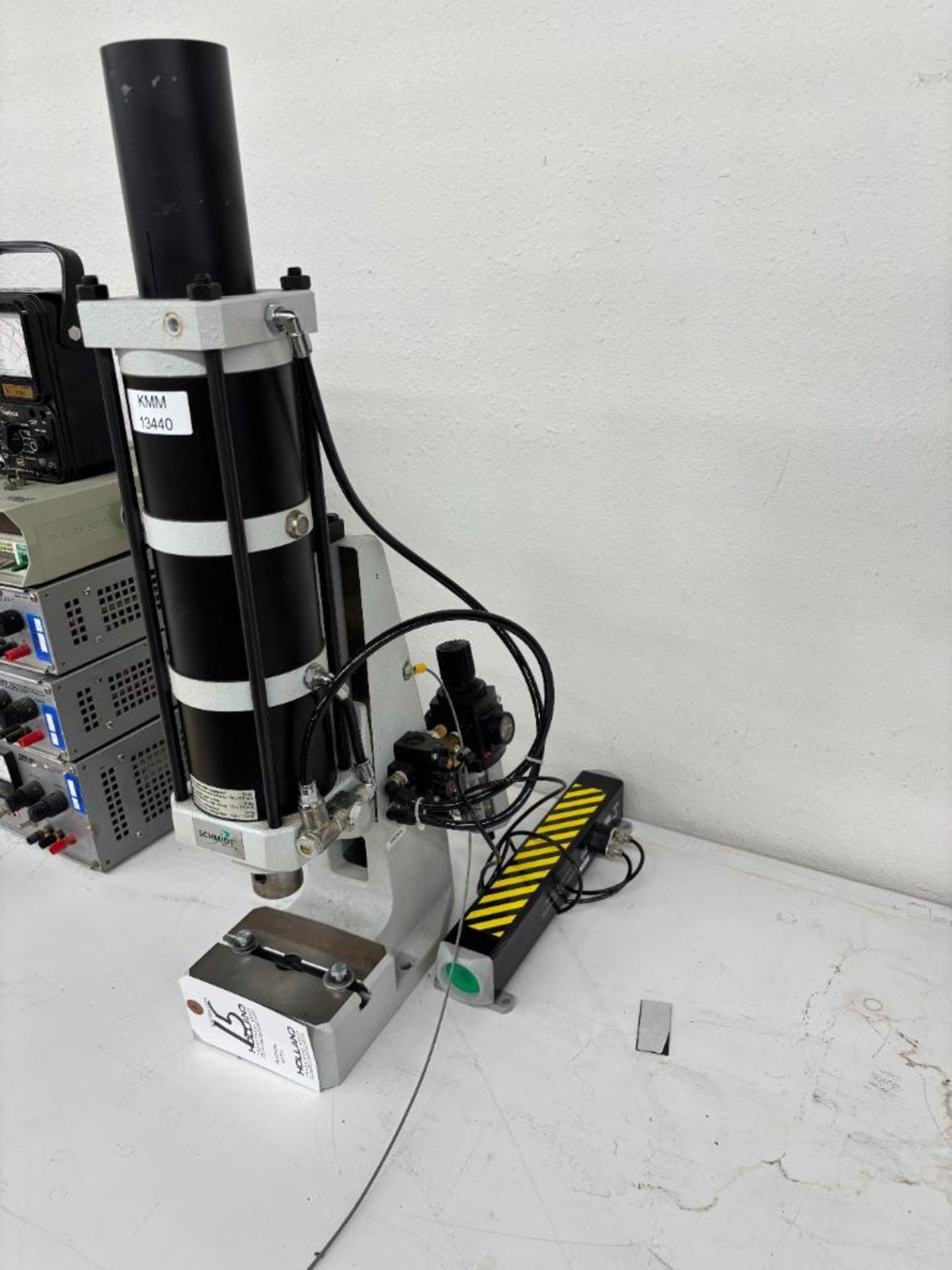 Schmidt Pneumatic Press Model 400059.04, S/N#0164, 2,000# Cap, 2" Stroke, Year 2011 - Image 2 of 3