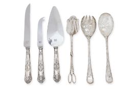 A GROUP OF ENGLISH SILVER AND SILVER MOUNTED SERVING CUTLERY
