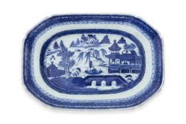 A CHINESE EXPORT BLUE AND WHITE SERVING DISH