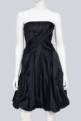 OSCAR DE LA RENTA - A BLACK STRAPLESS DRESS