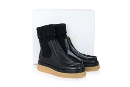 CHLOÉ - A PAIR OF 'JAMIE' BLACK LEATHER CHELSEA BOOTS