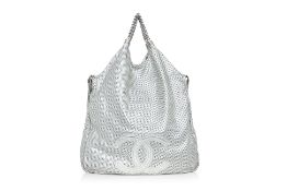 CHANEL - A RODEO DRIVE HOBO BAG
