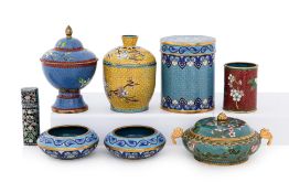 A GROUP OF EIGHT ASSORTED CLOISONNE ITEMS