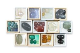 A GROUP OF UNMOUNTED GEMSTONES (44)