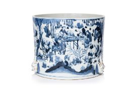 A LARGE BLUE AND WHITE PORCELAIN BRUSH POT
