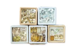 A GROUP OF UNMOUNTED GEMSTONES (32)