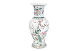 A LARGE FAMILLE ROSE PORCELAIN VASE