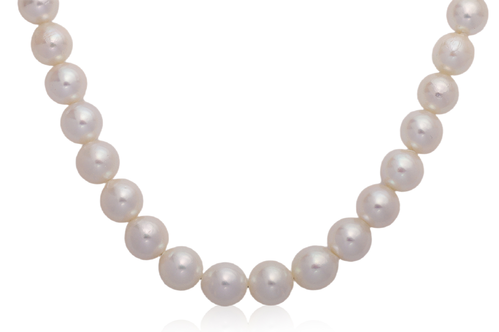 AN AKOYA CULTURED PEARL STRAND NECKLACE