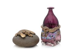 A PETER GOSS ART GLASS VASE AND A TONY KEAN PLATYPUS SCULPTURE