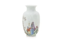 A FAMILLE ROSE PORCELAIN LANTERN VASE