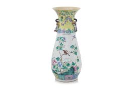 A LARGE FAMILLE ROSE PORCELAIN VASE
