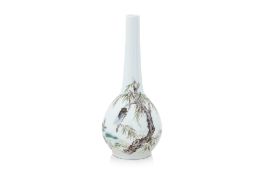 A FAMILLE ROSE PORCELAIN BOTTLE VASE