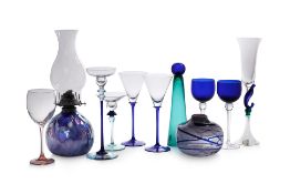 A GROUP OF COLOURED ART GLASS (11)