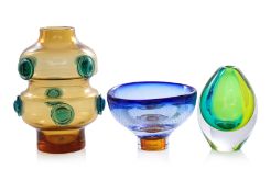 A GROUP OF THREE ART GLASS PIECES - KOSTA BODA, ORREFORS, JOSEPH HOSPODKA