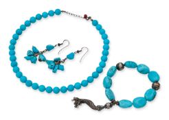 A GROUP OF THREE TURQUOISE JEWELLERY PIECES