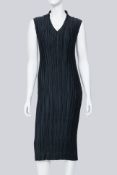 ISSEY MIYAKE - A FITTED BLACK PLEATED SLEEVELESS DRESS