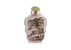 AN INSIDE-PAINTED GLASS SNUFF BOTTLE