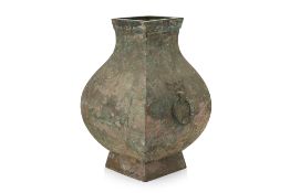 A SQUARE-FORM BRONZE VASE WITH RING HANDLES, HU