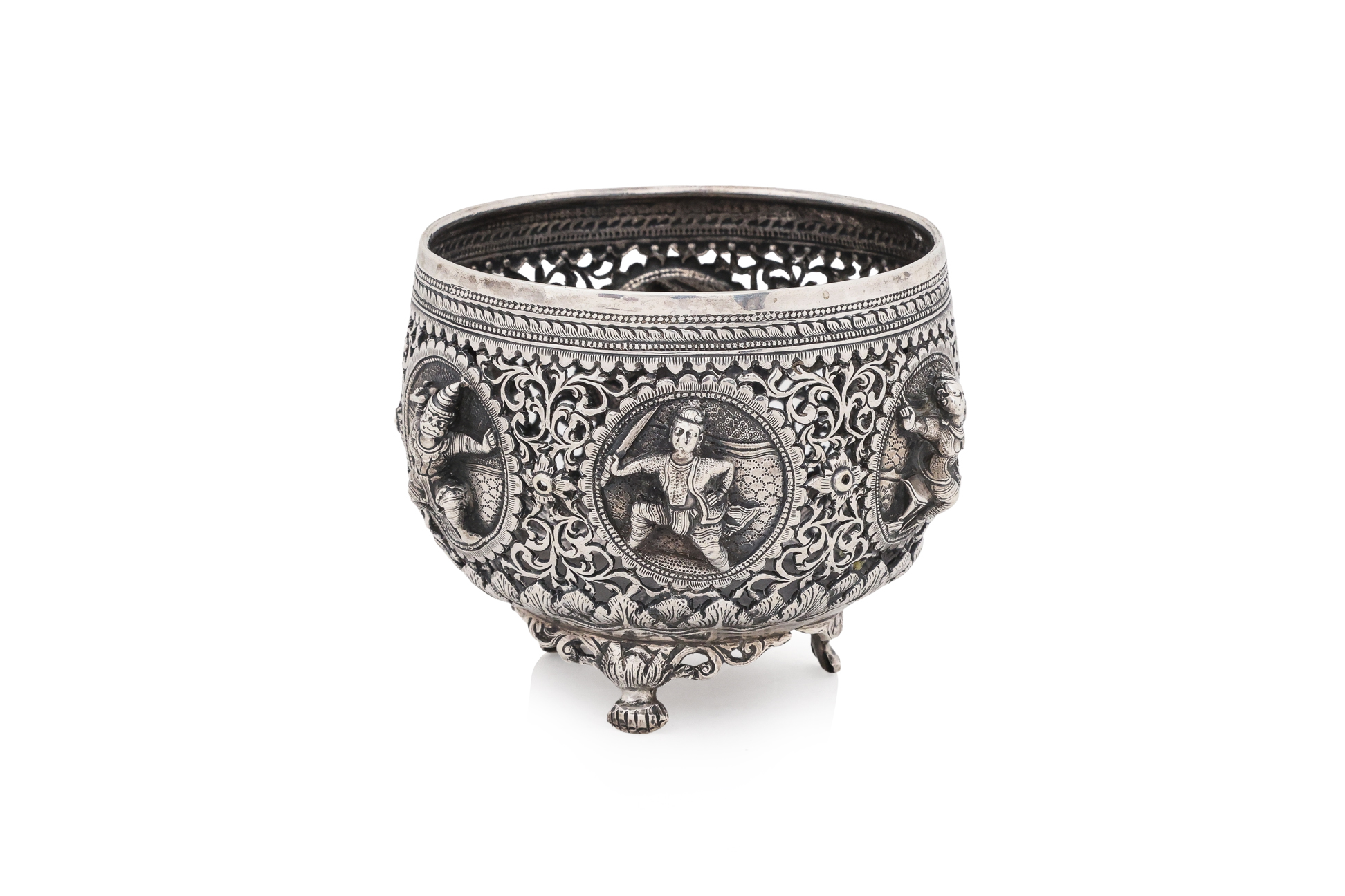 A BURMESE PIERCED SILVER BOWL - Image 4 of 6