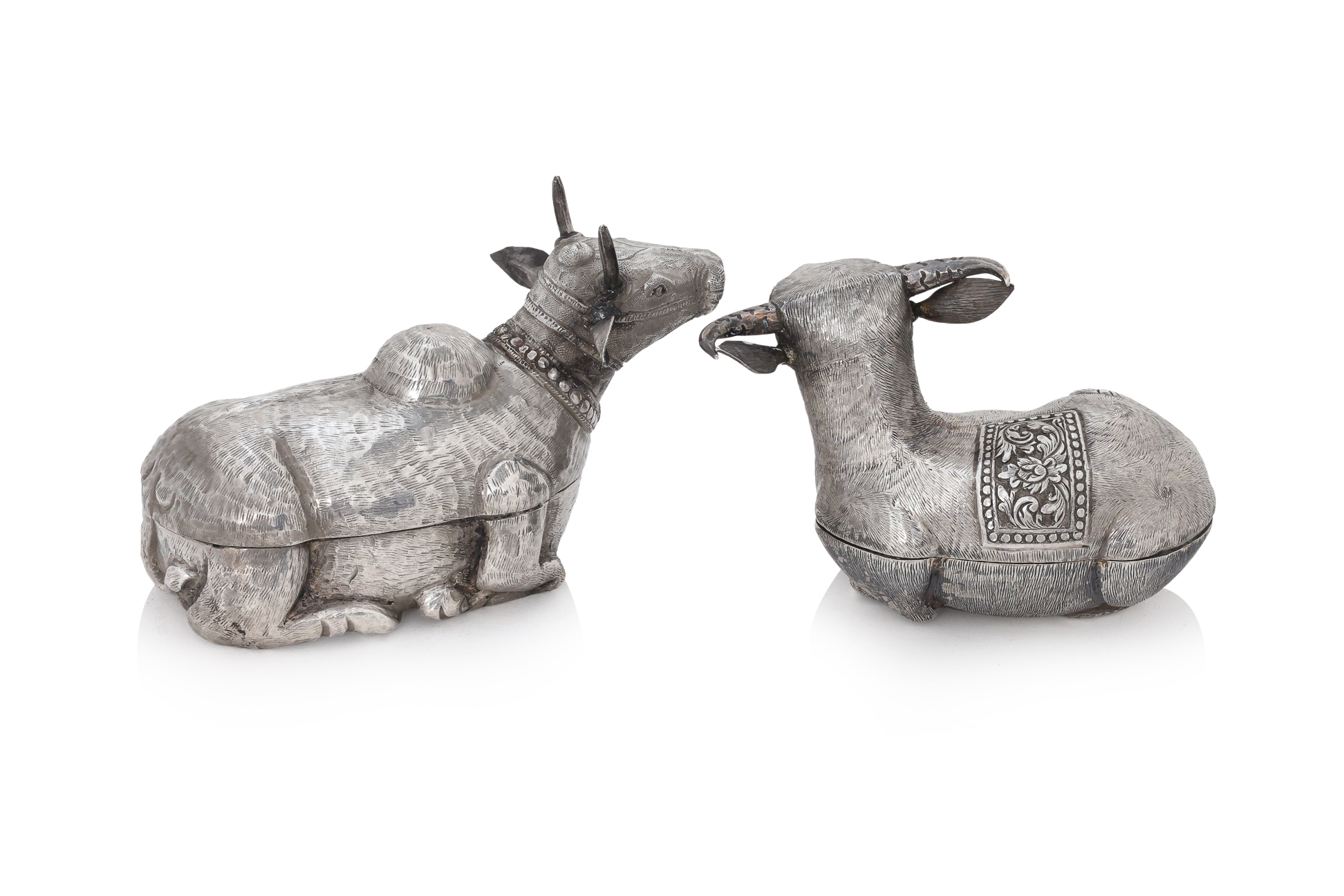 TWO SOUTHEAST ASIAN SILVER COW AND BUFFALO FORM BETEL BOXES - Image 2 of 4