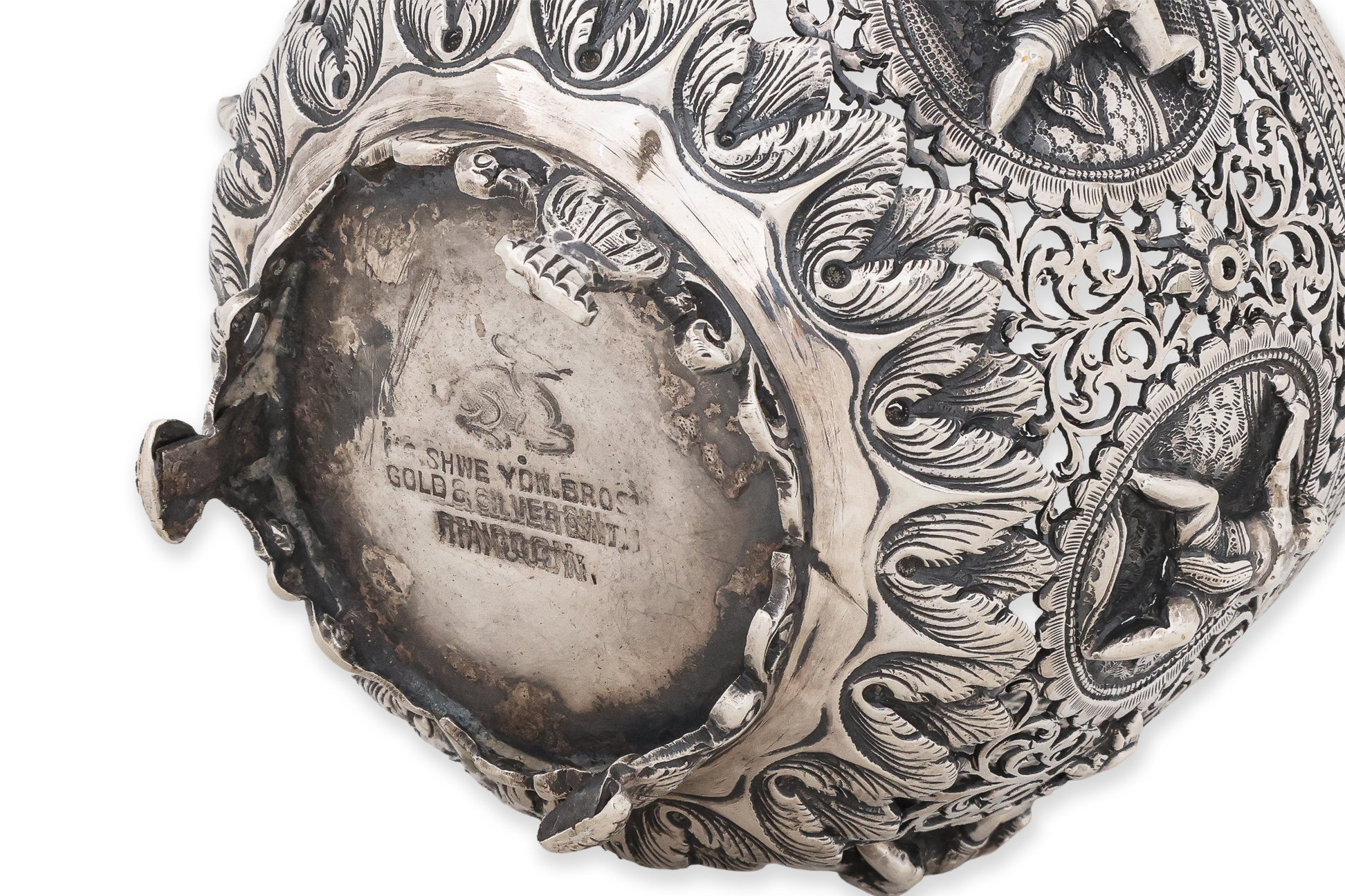 A BURMESE PIERCED SILVER BOWL - Image 6 of 6