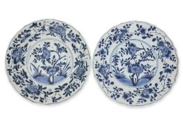 A NEAR PAIR OF BLUE AND WHITE PORCELAIN DISHES