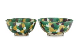 TWO SANCAI-GLAZED 'EGG AND SPINACH' PORCELAIN BOWLS