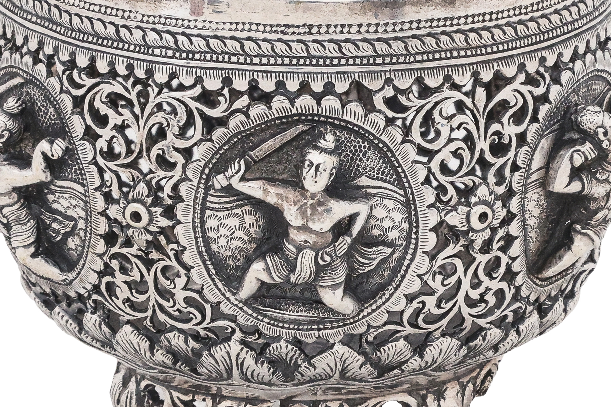 A BURMESE PIERCED SILVER BOWL - Image 2 of 6