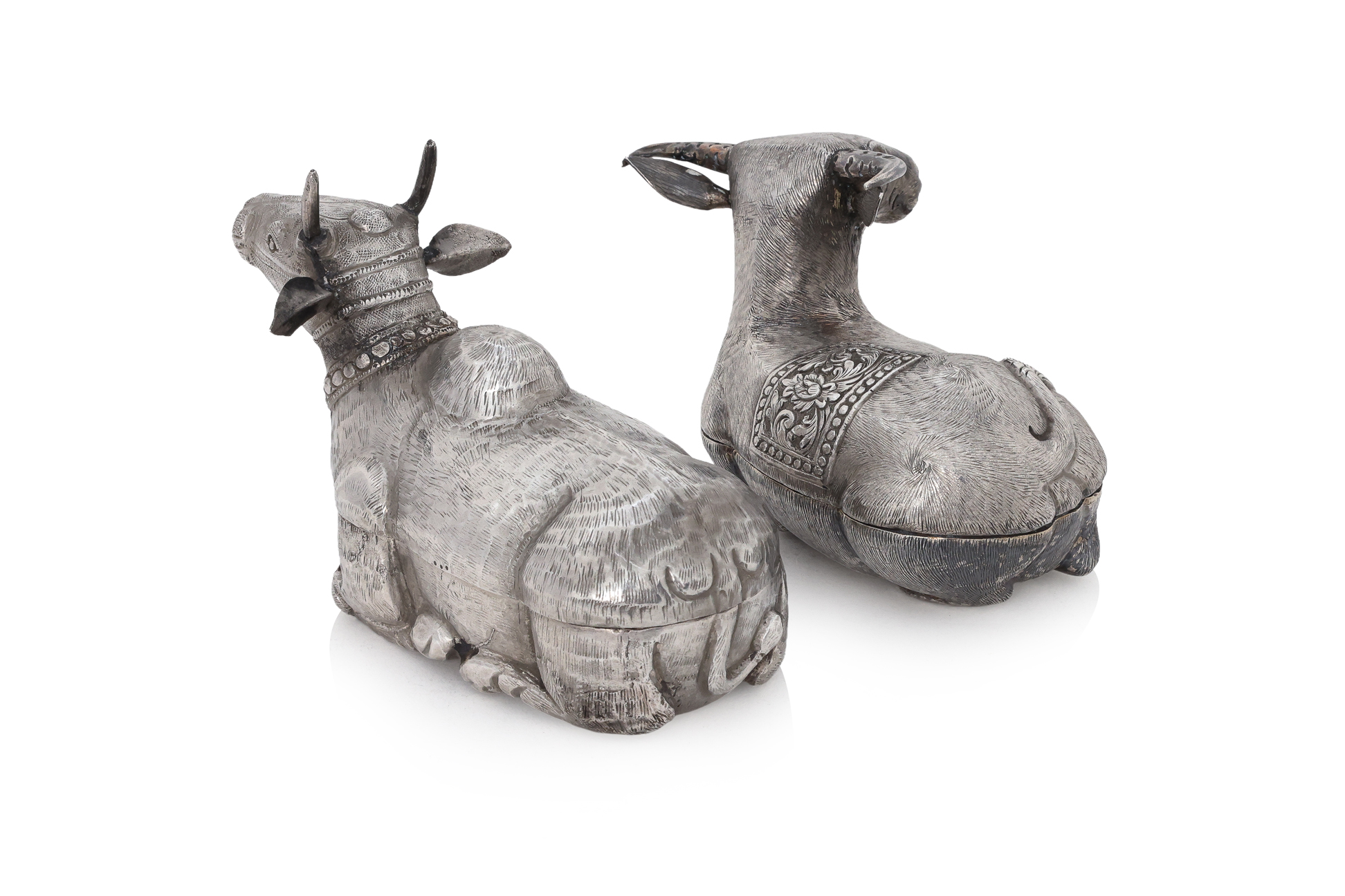 TWO SOUTHEAST ASIAN SILVER COW AND BUFFALO FORM BETEL BOXES - Image 3 of 4