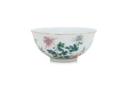A FLORAL DECORATED FAMILLE ROSE BOWL