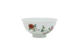 A FLORAL DECORATED FAMILLE ROSE PORCELIAN BOWL