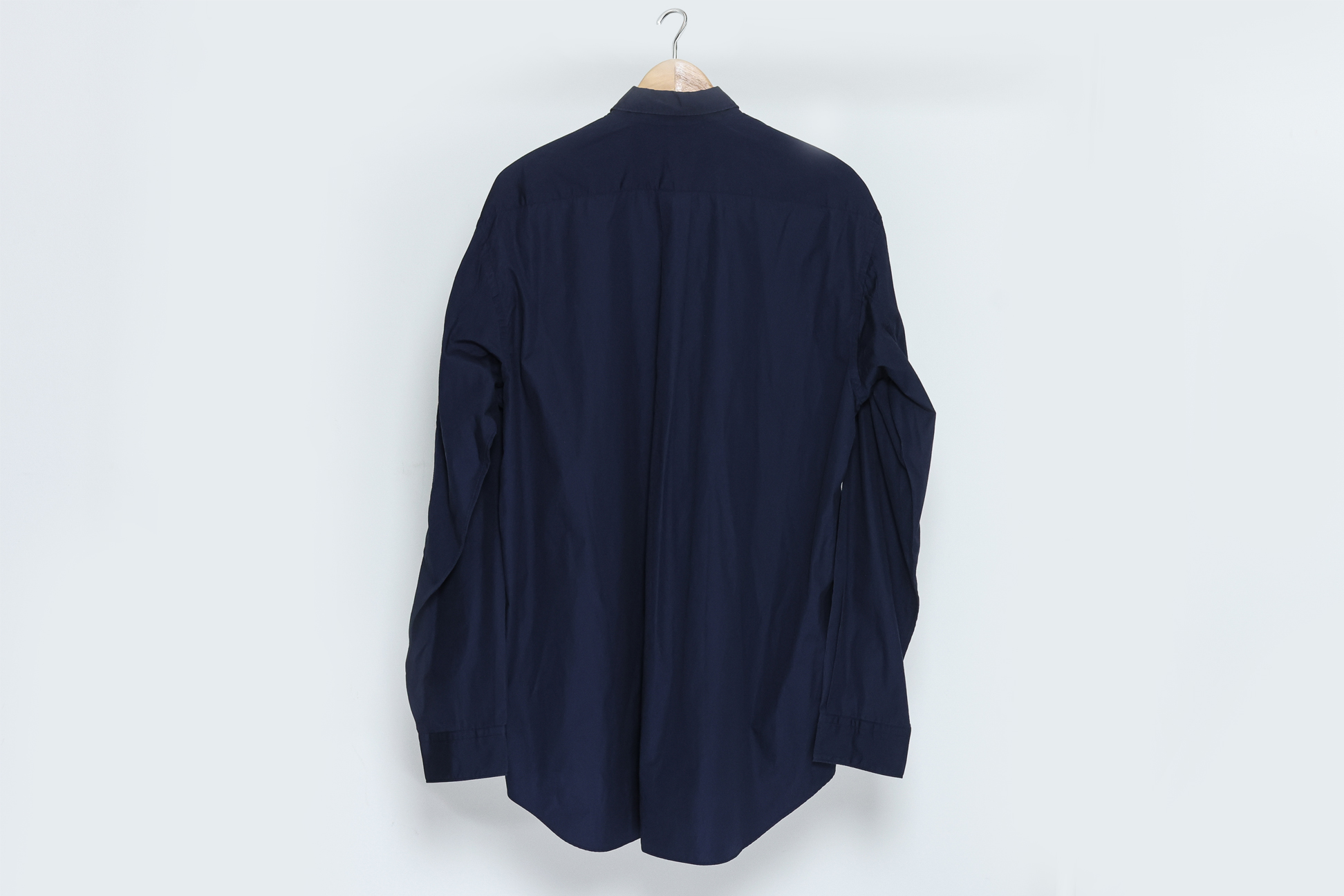 COMME DES GARÇONS SHIRT - A MEN'S BUTTON UP SHIRT WITH QUILTED DETAILS - Image 2 of 2